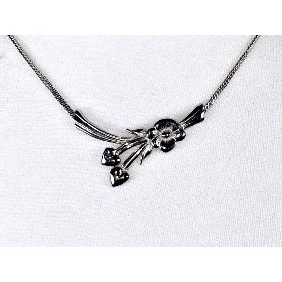 Vintage Monet Silver Herringbone Heart Flower Pendant Signed Collar Necklace - Picture 5 of 7